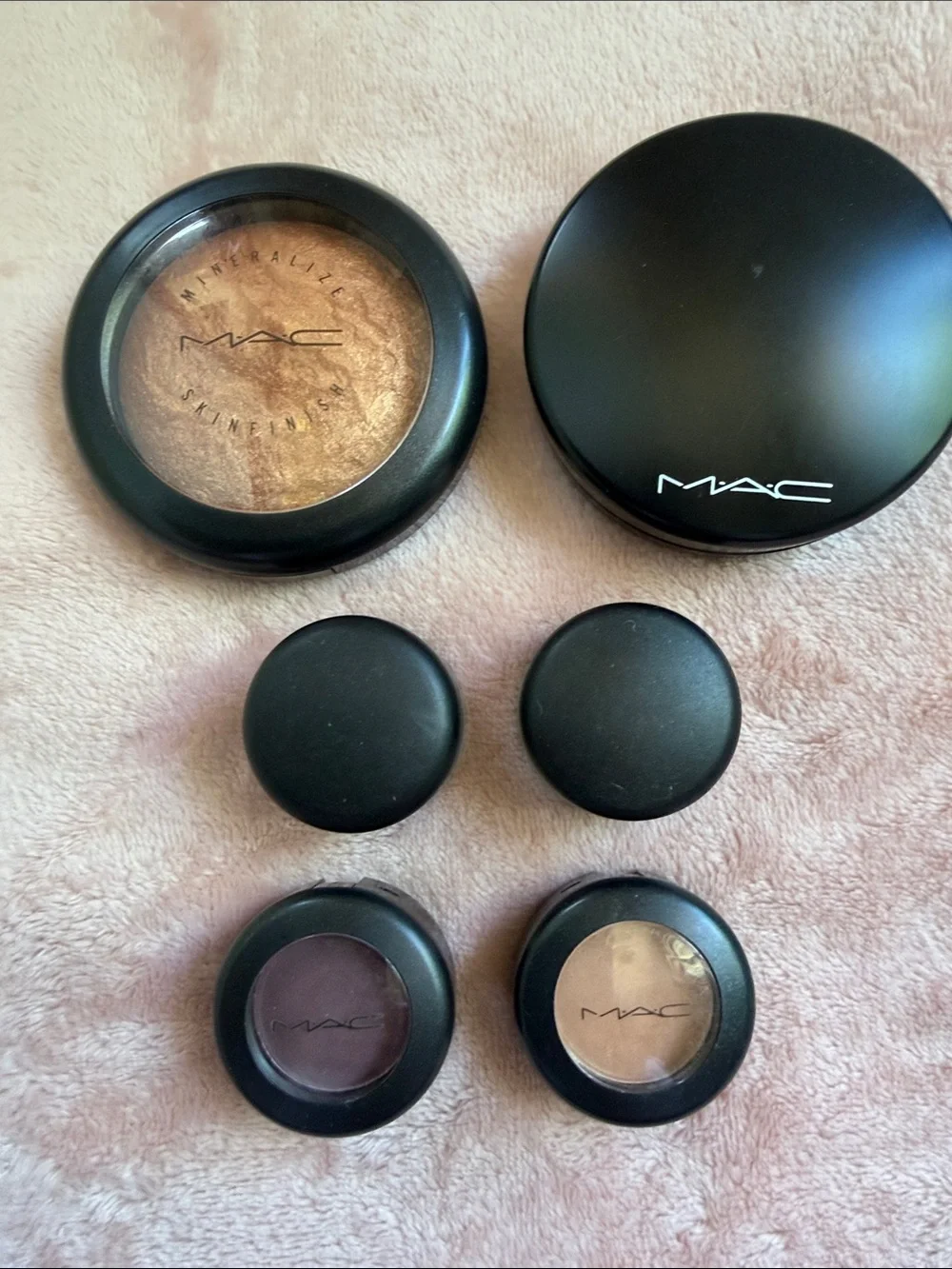 MAC Cosmetics Black and Bronze Makeup Set - Picture 1 of 3